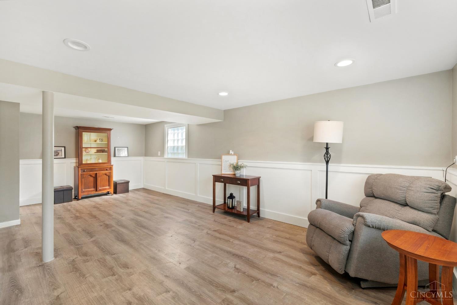 5158 Dundas Drive
