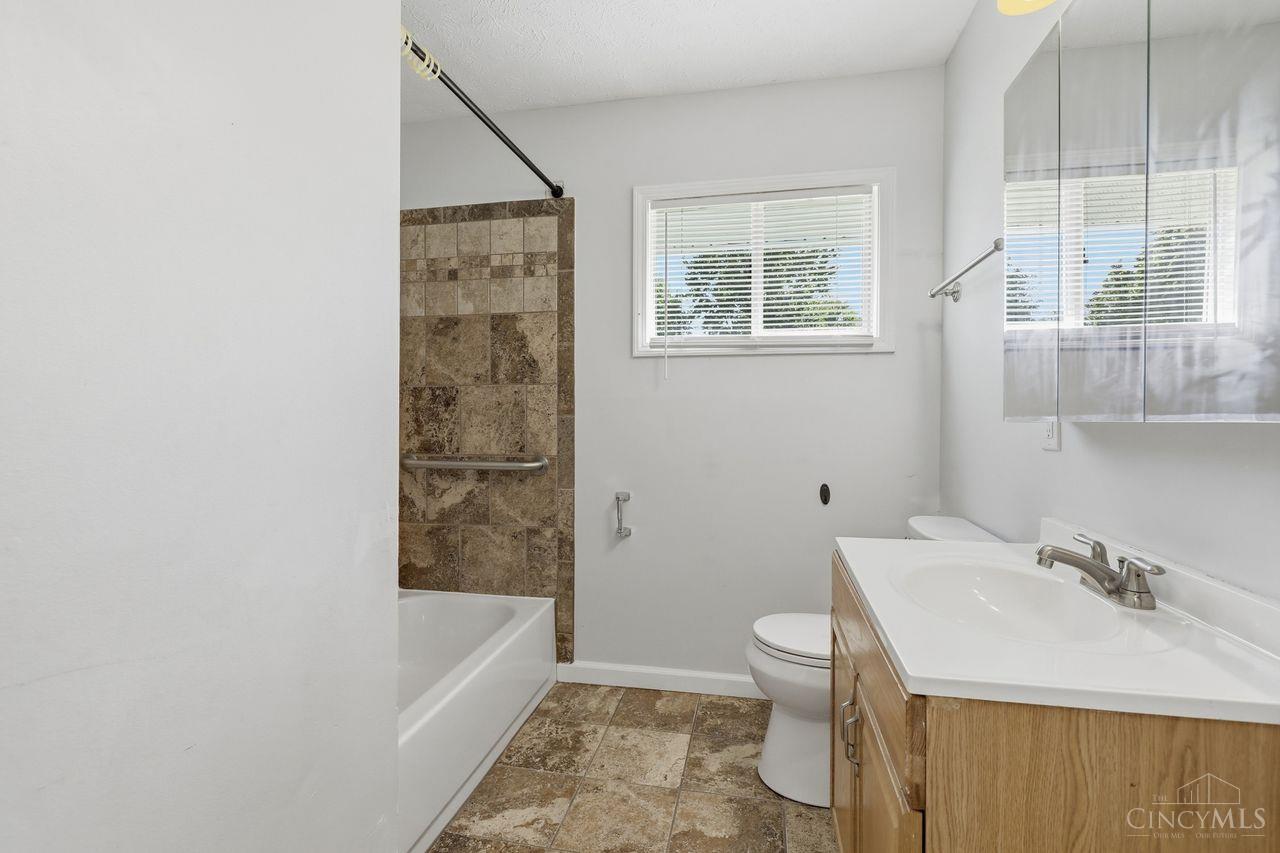 8005 Crest Acres Drive