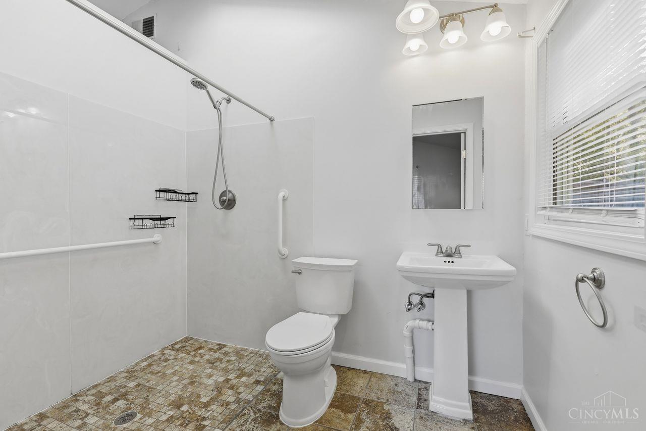 8005 Crest Acres Drive