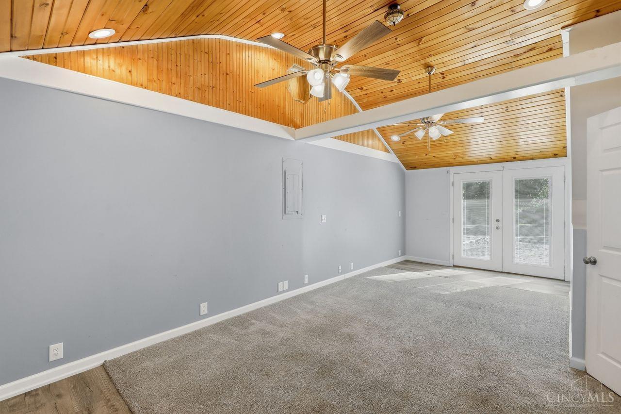 8005 Crest Acres Drive