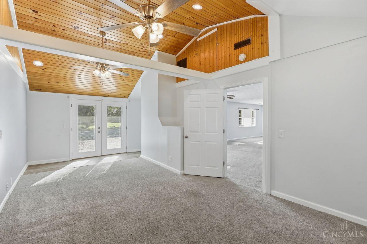 8005 Crest Acres Drive
