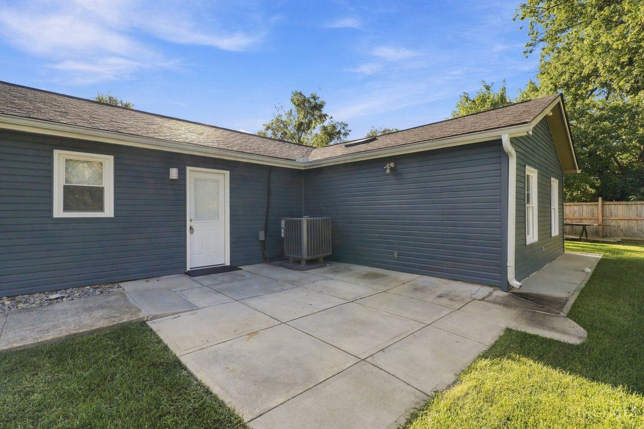 8005 Crest Acres Drive