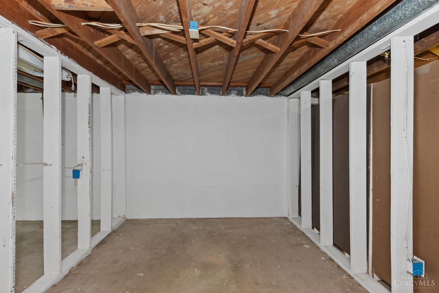 475 Breezy Lane