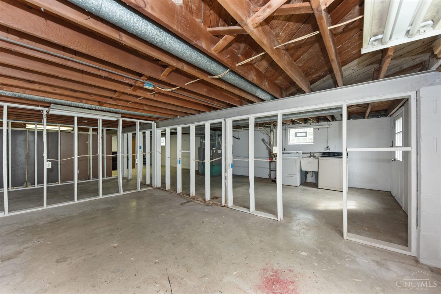 475 Breezy Lane