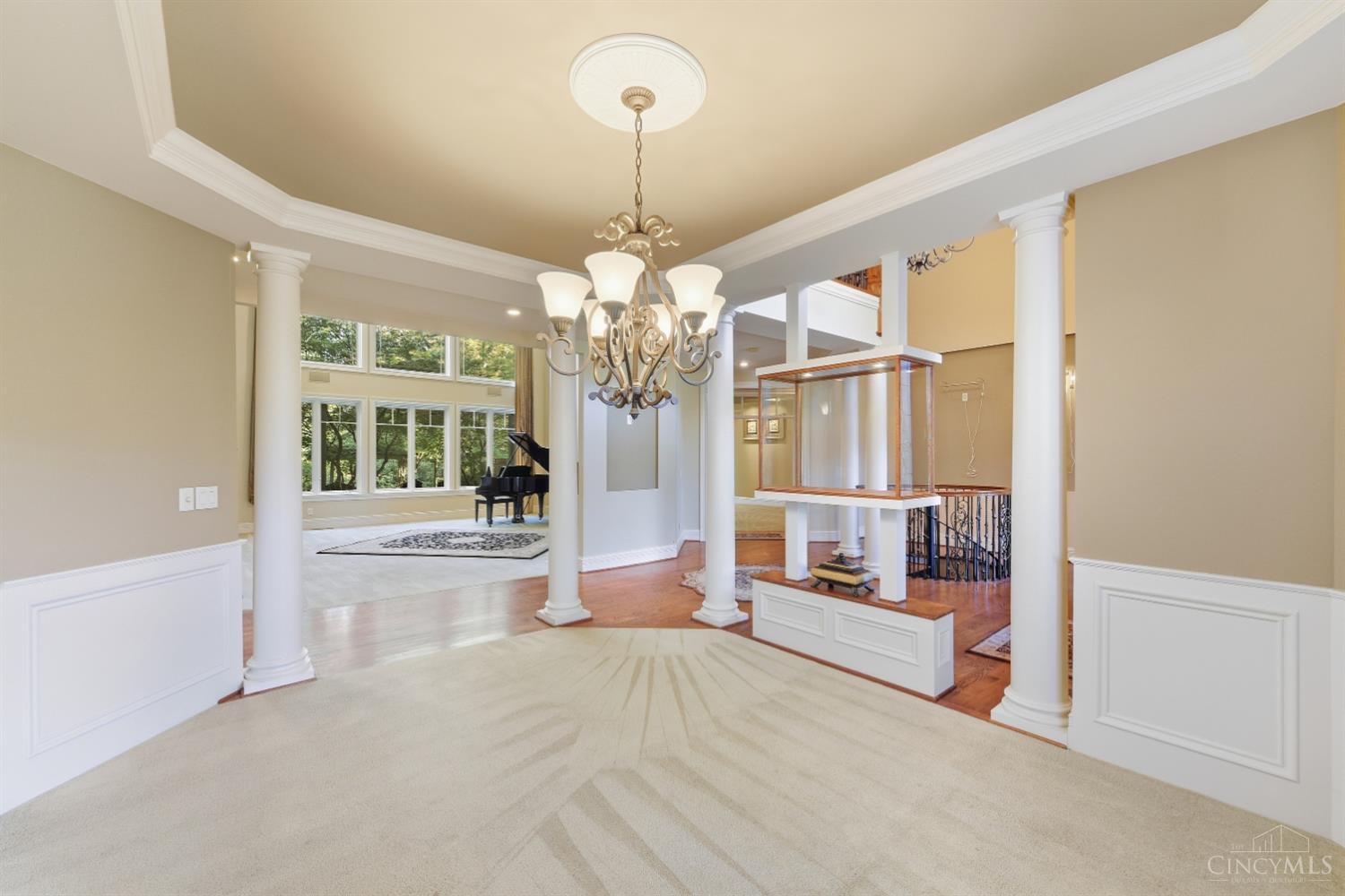 7096 Hollywood Drive