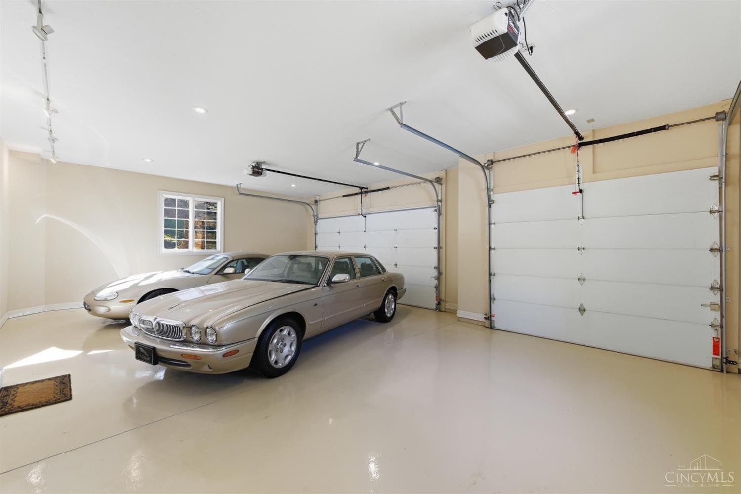 7096 Hollywood Drive