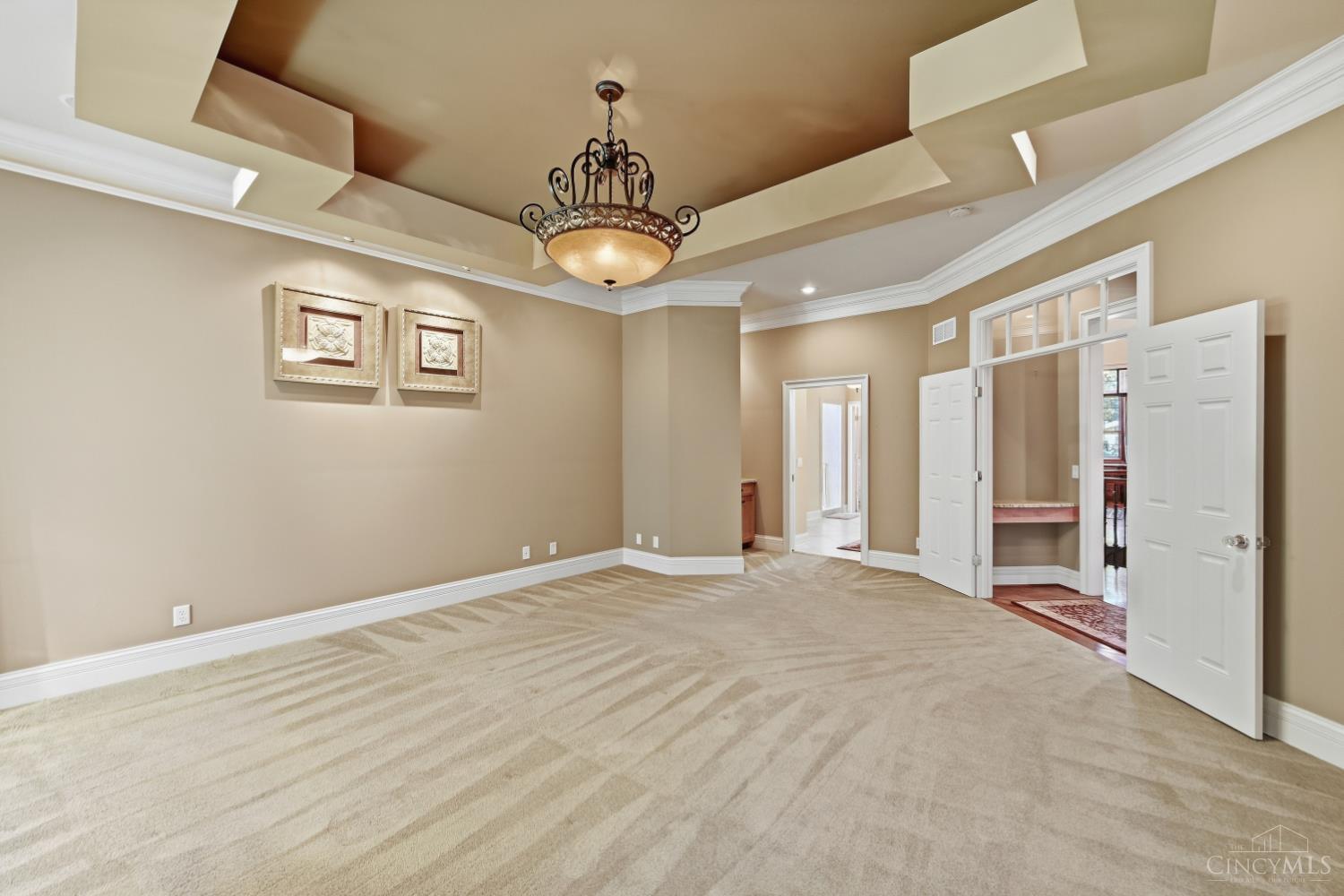7096 Hollywood Drive
