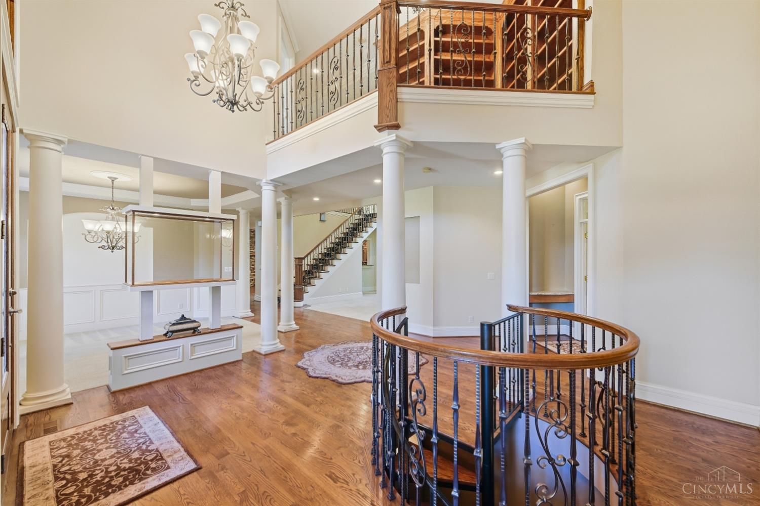7096 Hollywood Drive