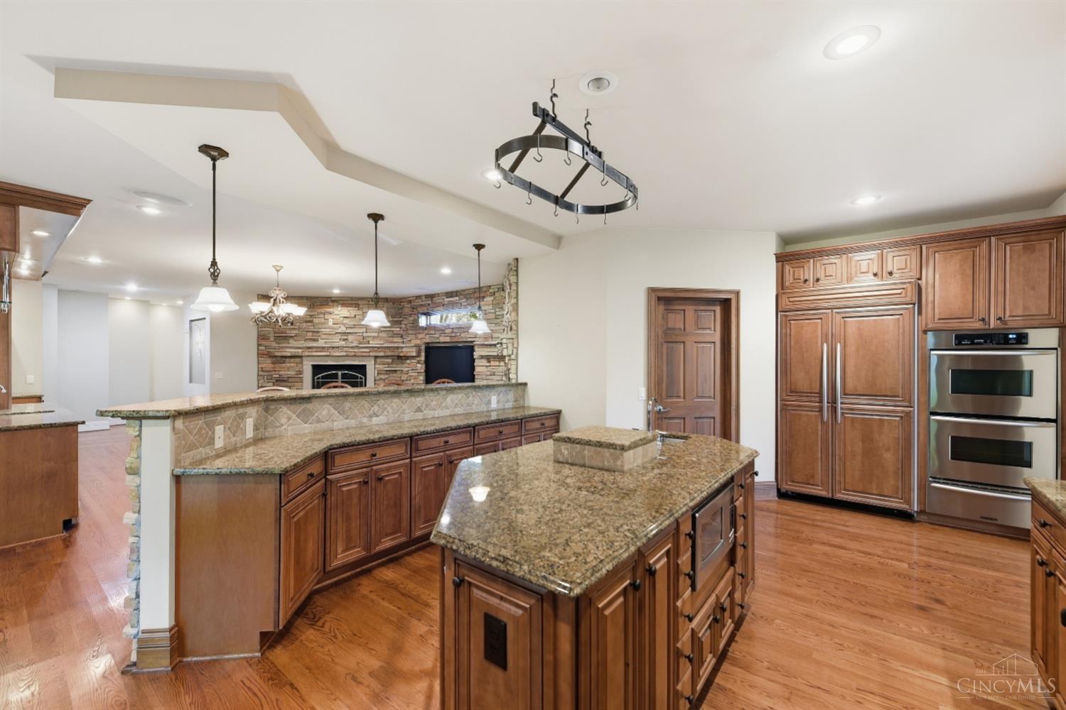 7096 Hollywood Drive