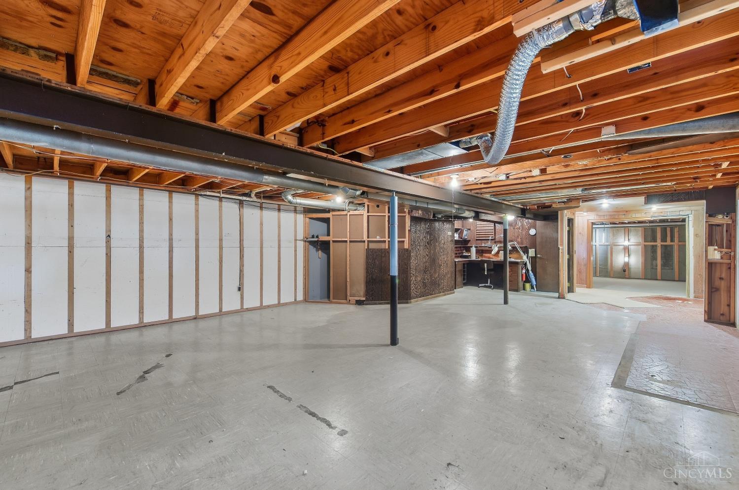 7096 Hollywood Drive