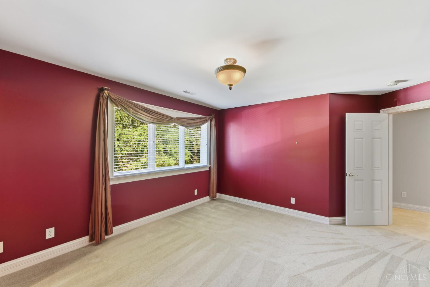 7096 Hollywood Drive