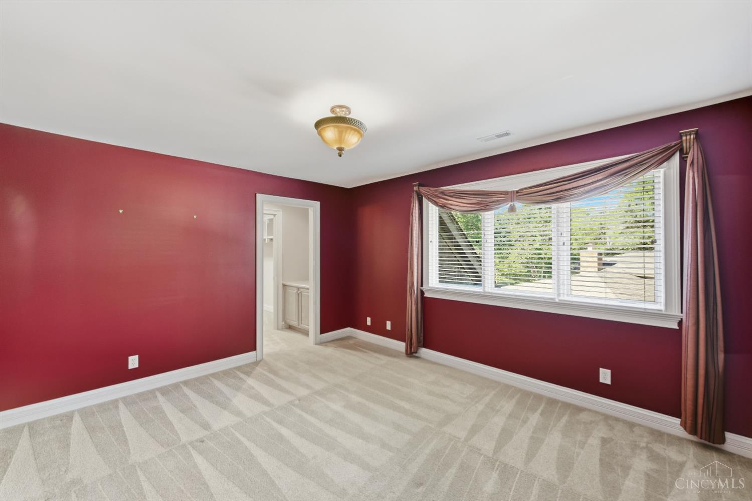 7096 Hollywood Drive