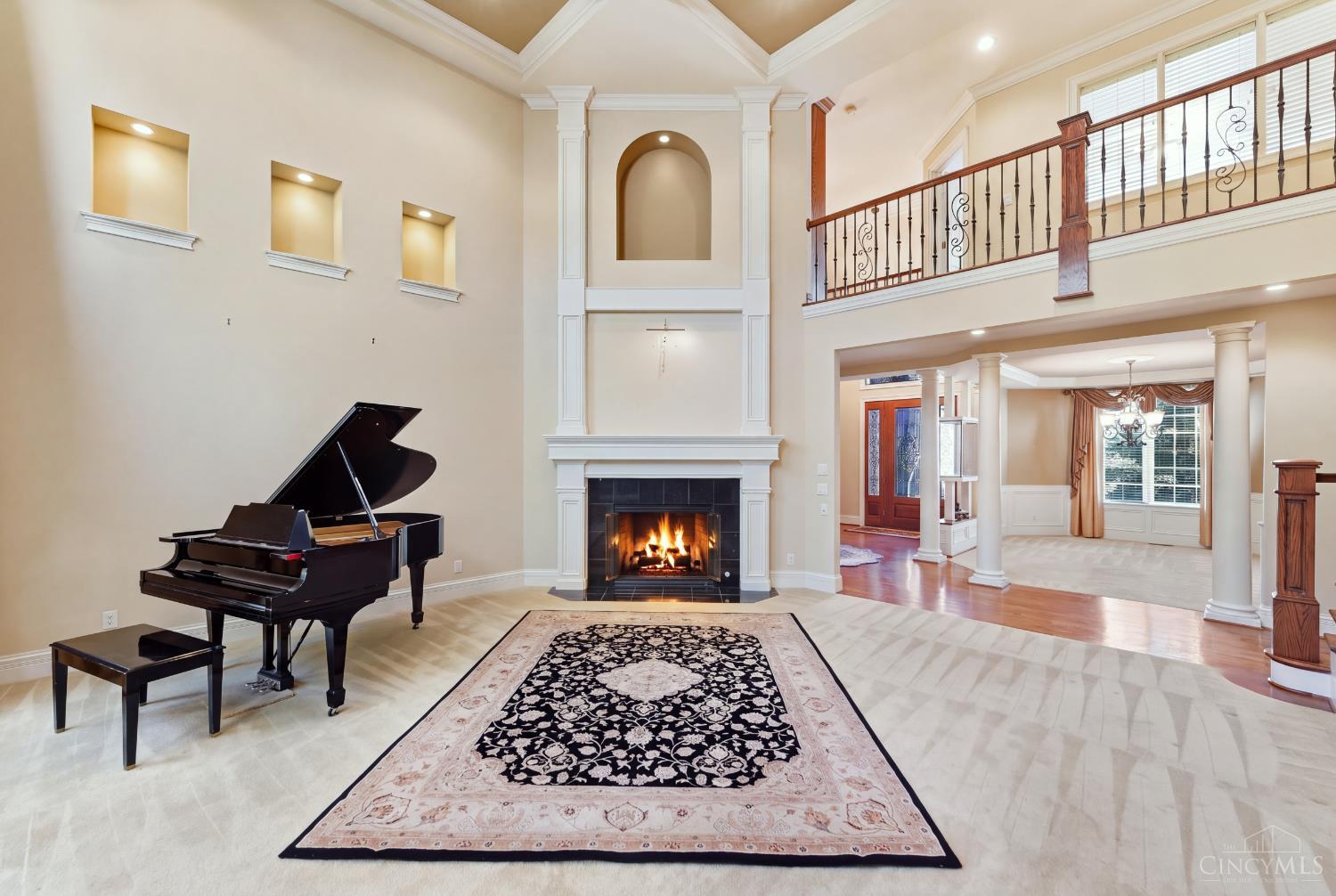 7096 Hollywood Drive