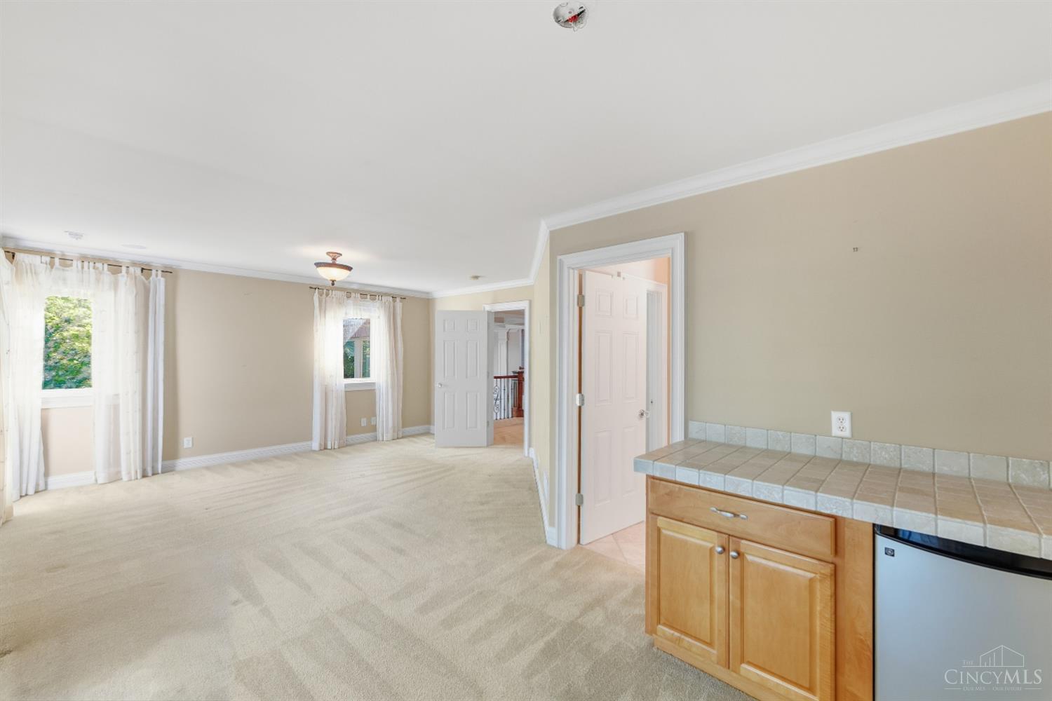 7096 Hollywood Drive