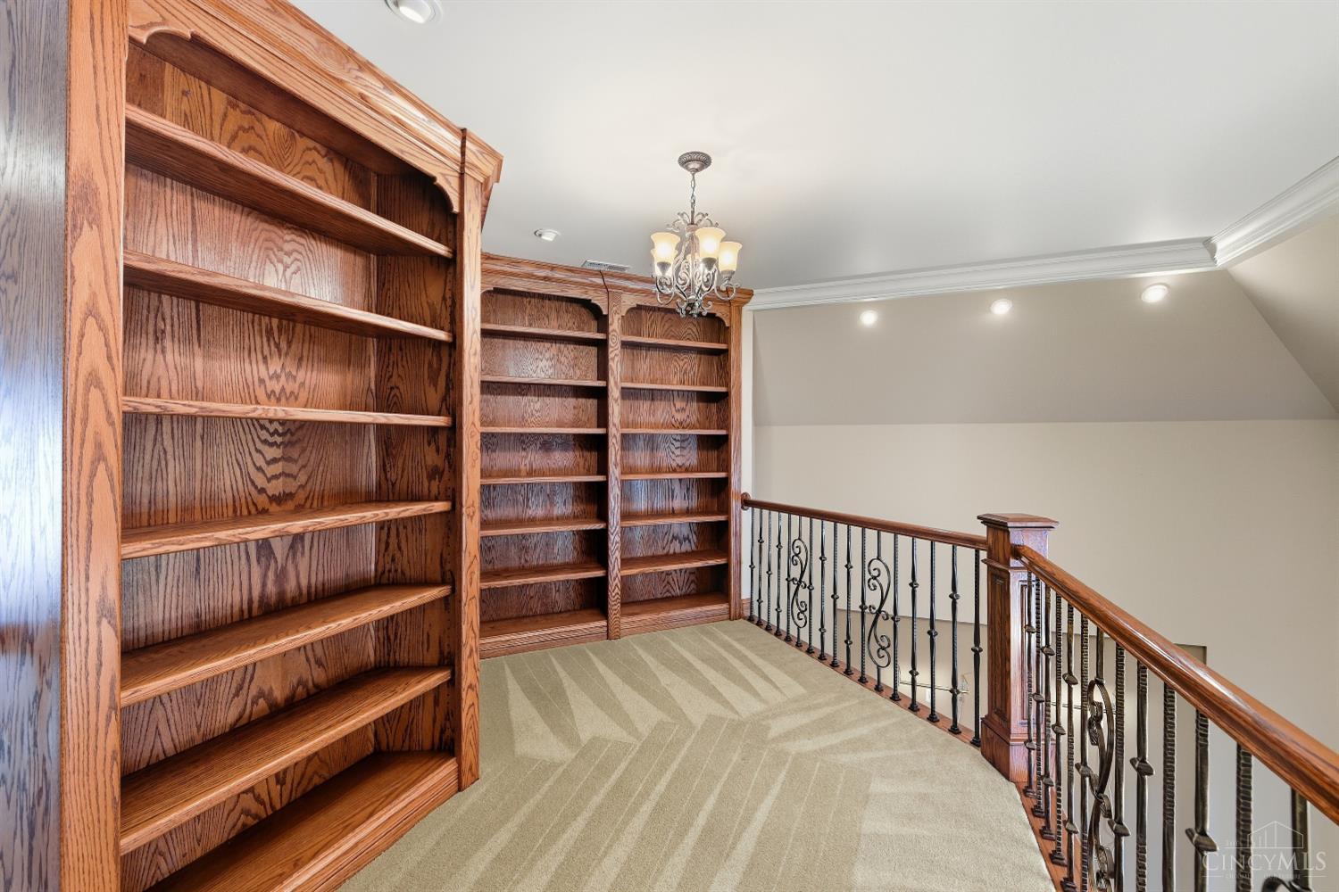7096 Hollywood Drive