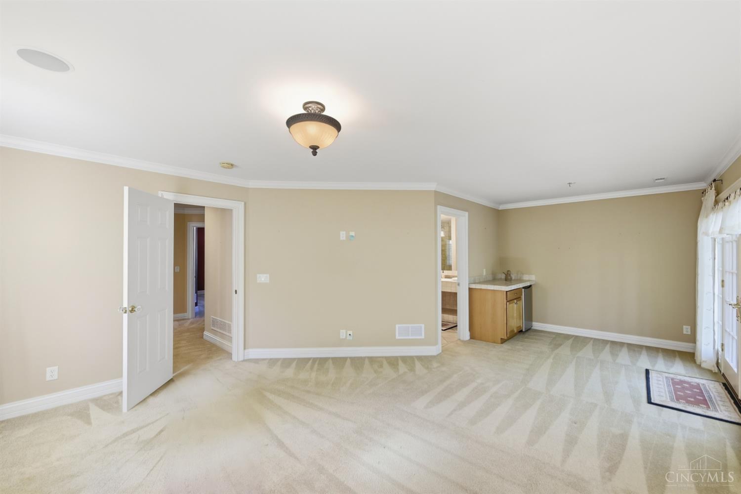 7096 Hollywood Drive