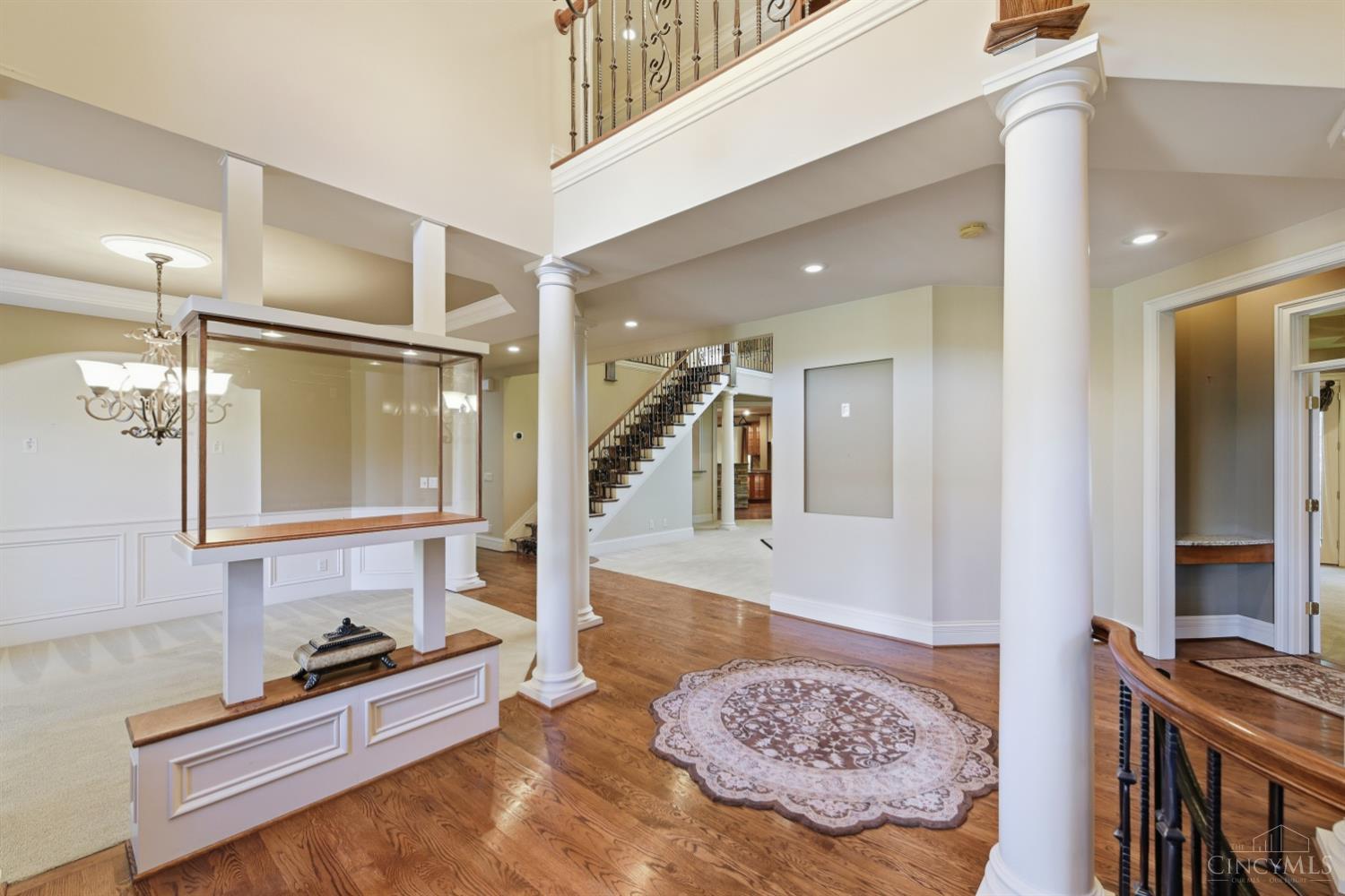 7096 Hollywood Drive
