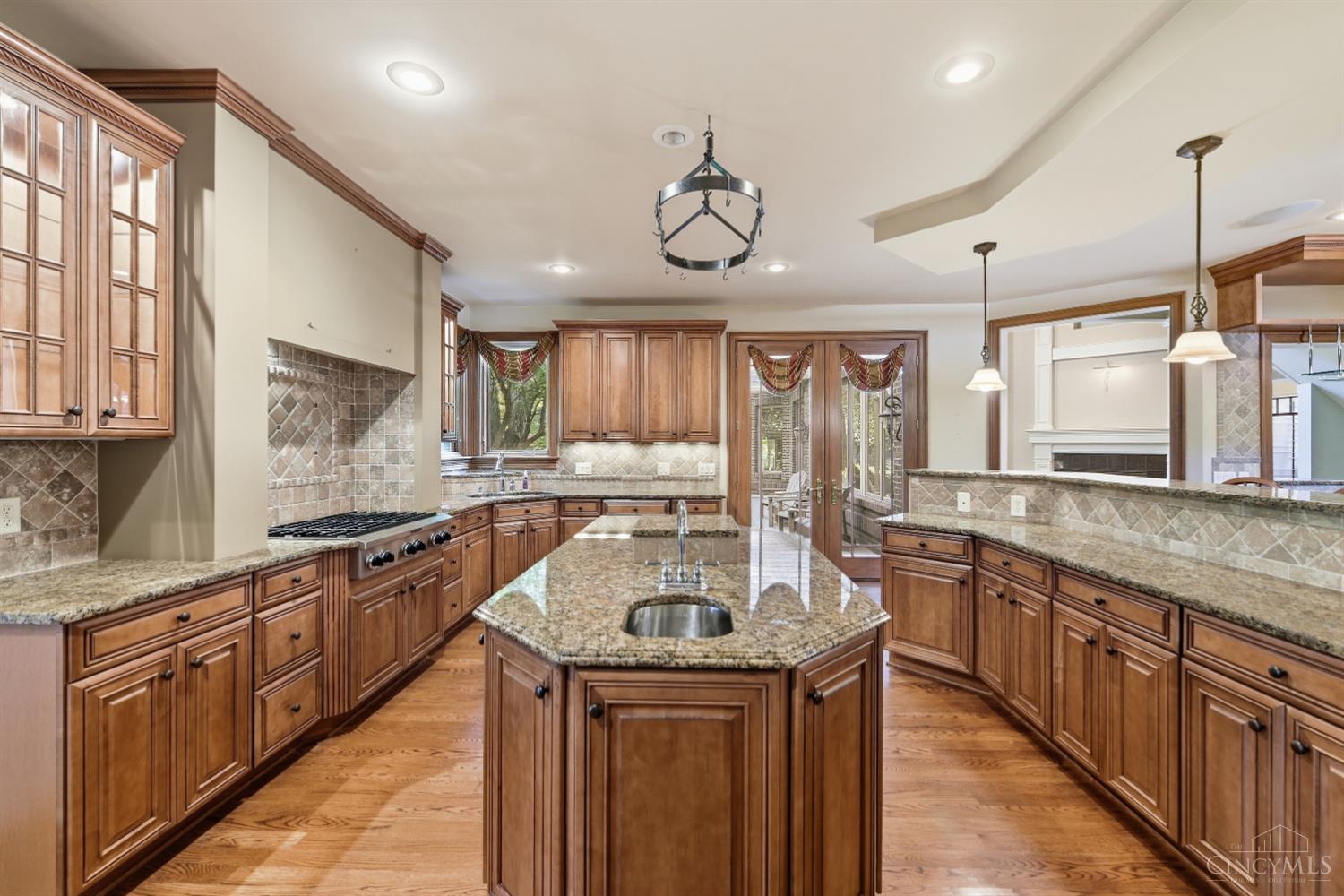 7096 Hollywood Drive