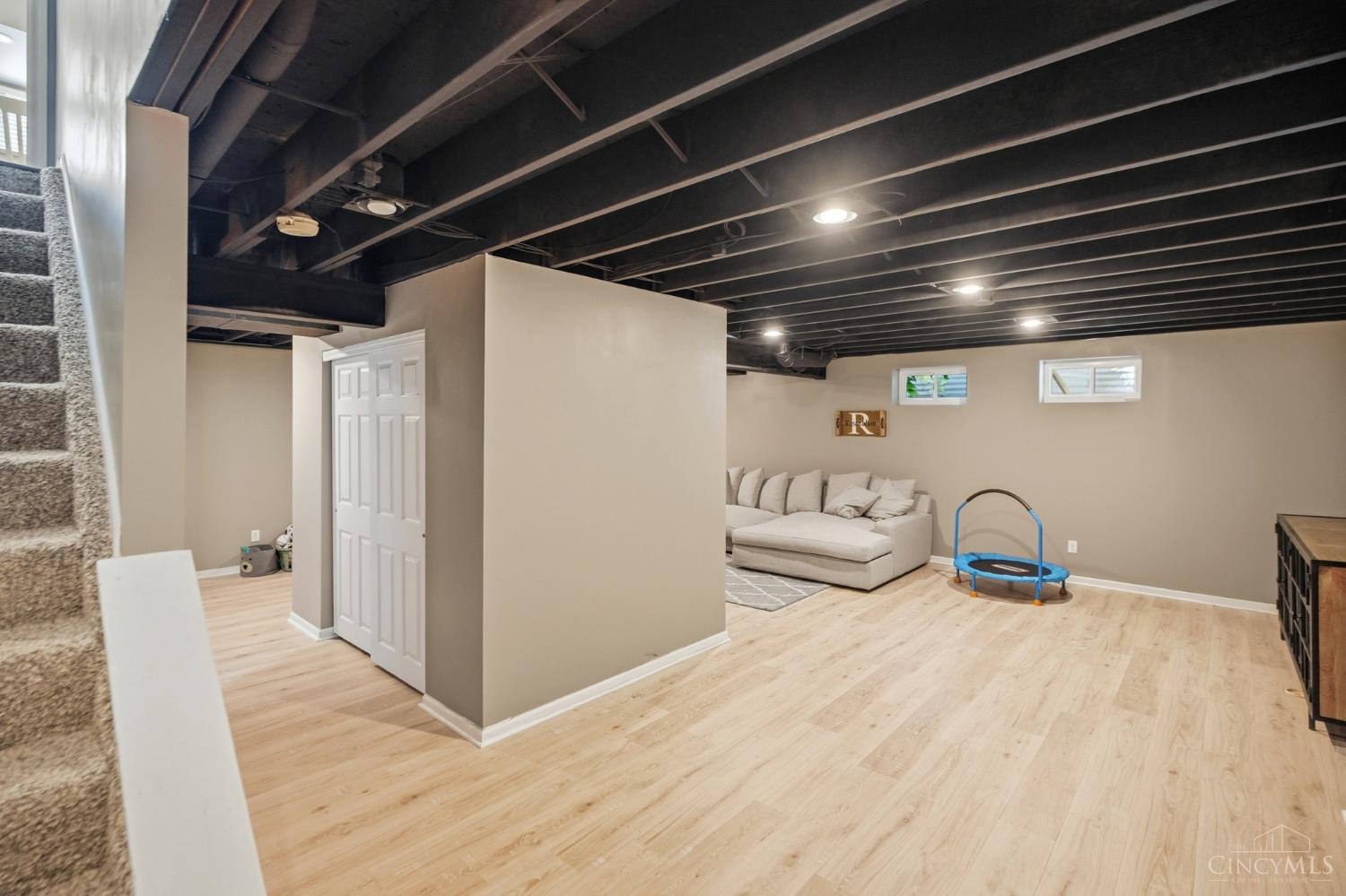 5015 Grandin Ridge Drive