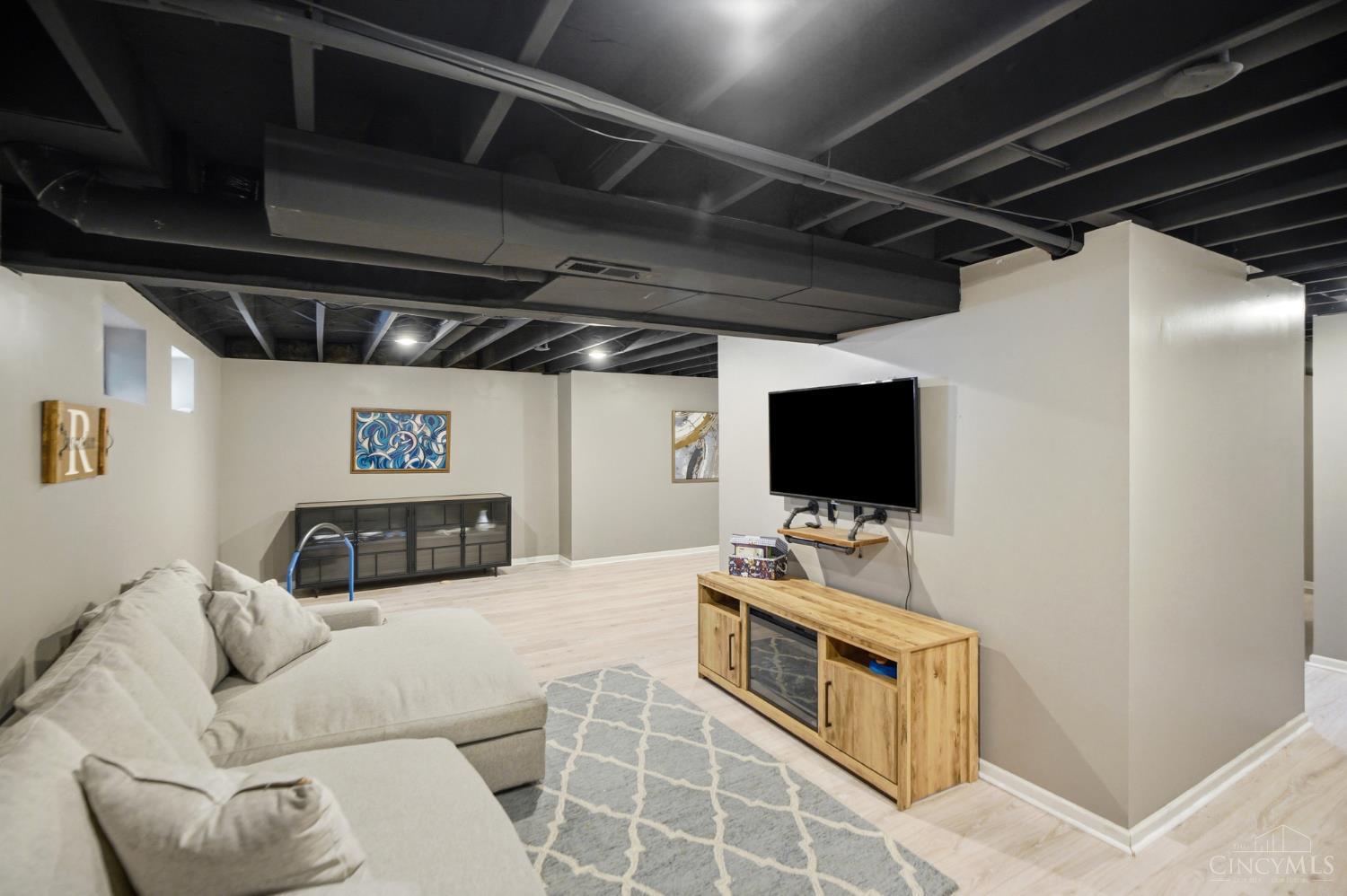 5015 Grandin Ridge Drive