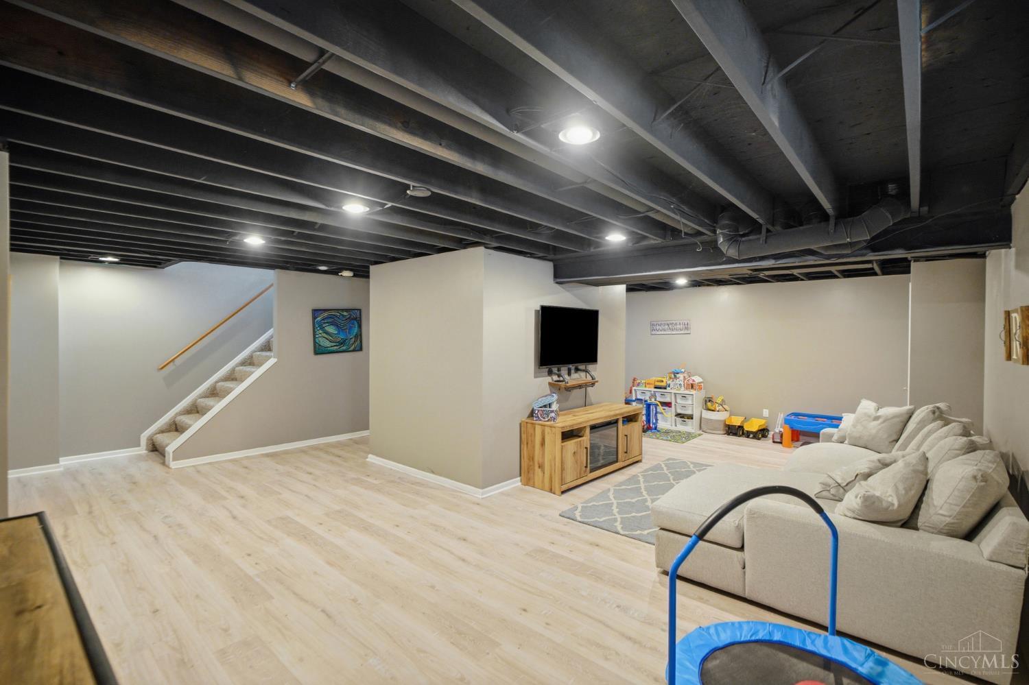 5015 Grandin Ridge Drive