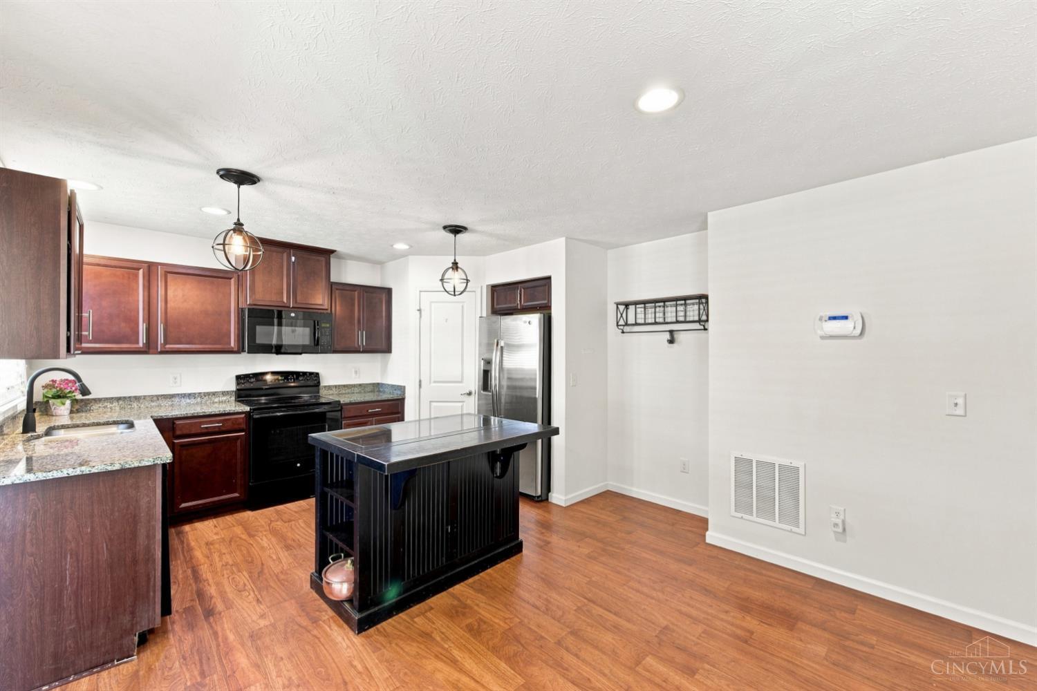 440 Pike Street