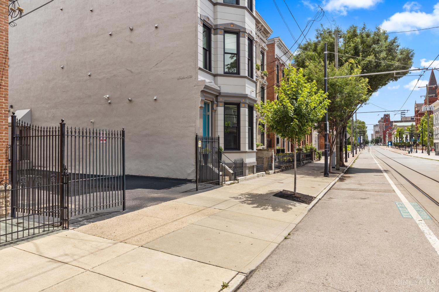 1420 Elm Street Unit: 2