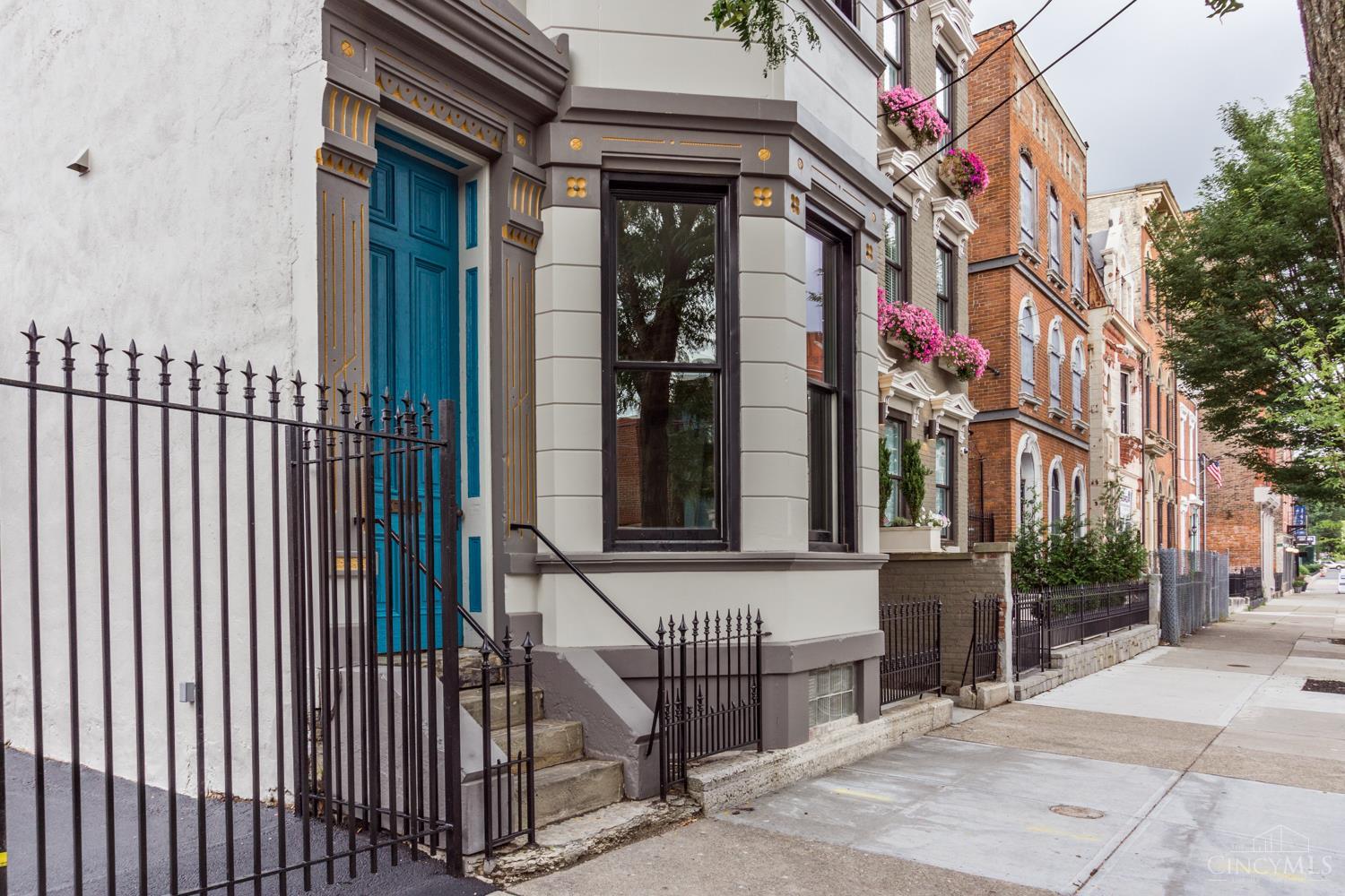 1420 Elm Street Unit: 2