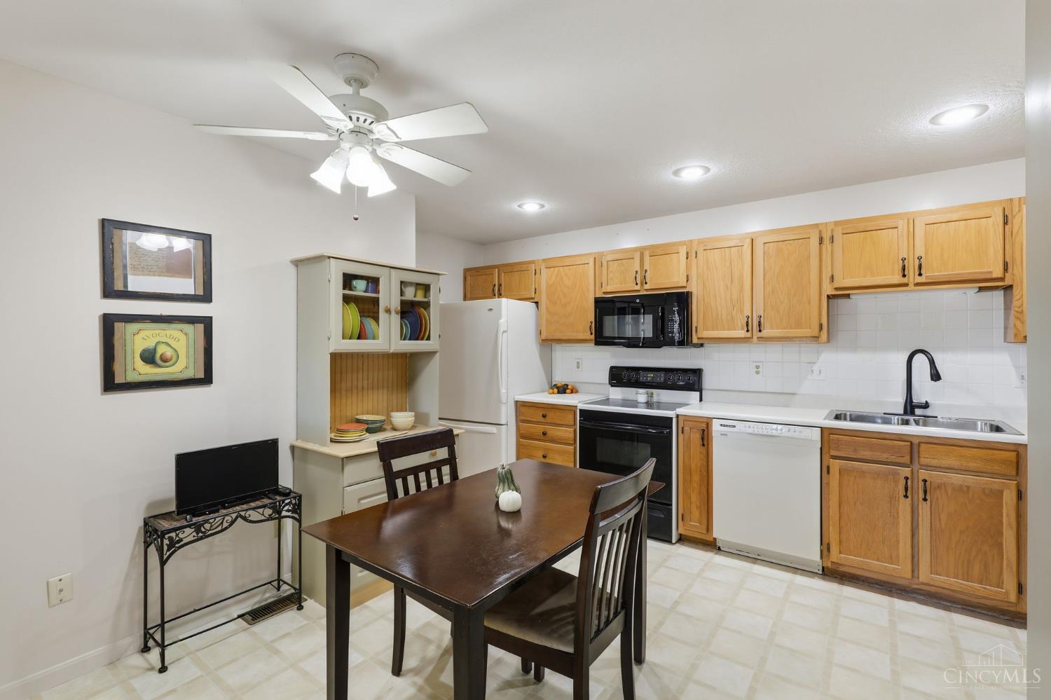 3302 Emerald Lakes Drive Unit: 6