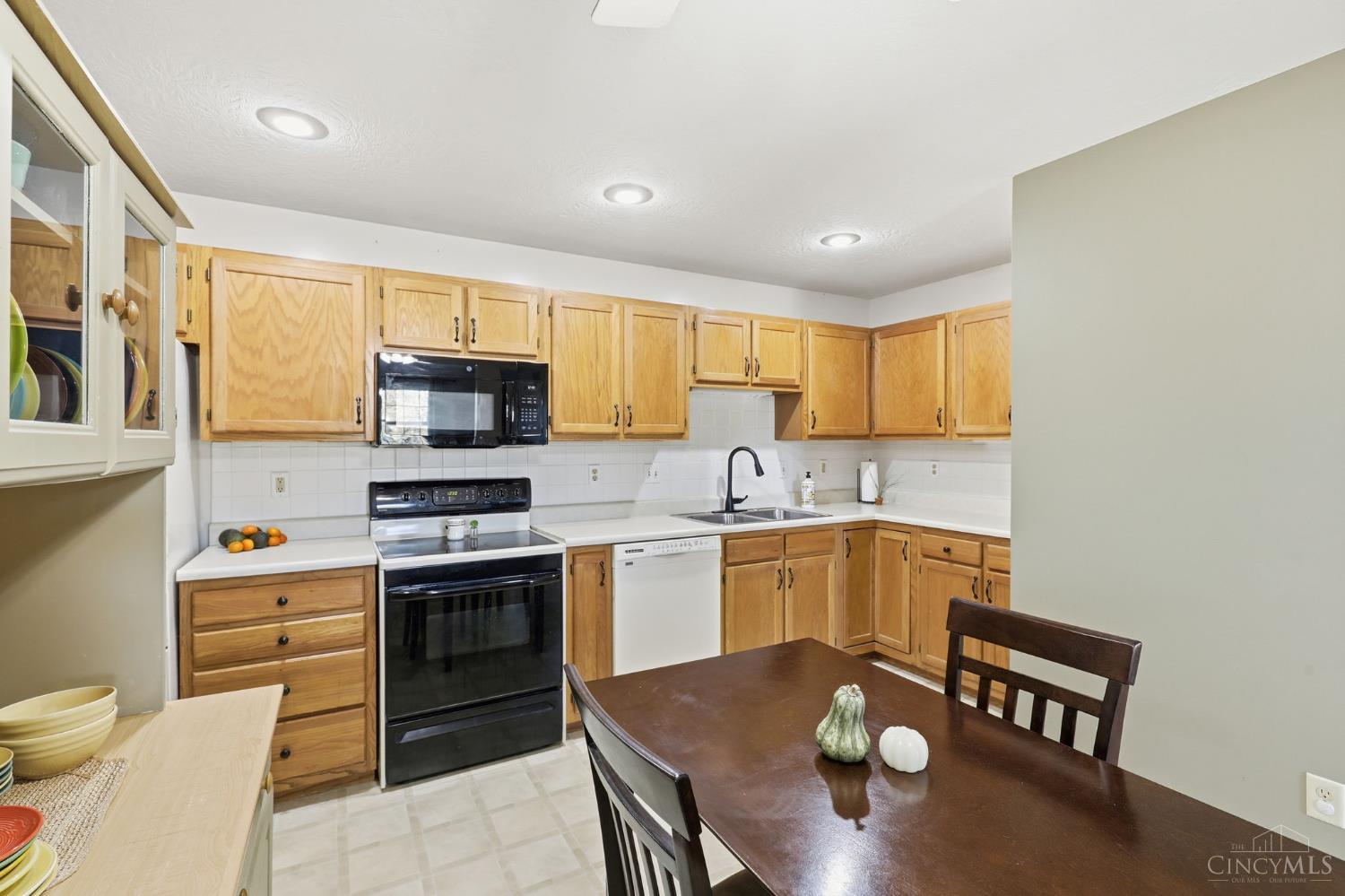 3302 Emerald Lakes Drive Unit: 6