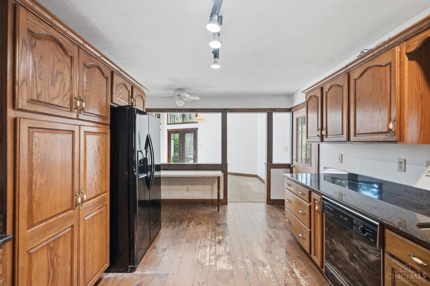 4725 Dewey Drive