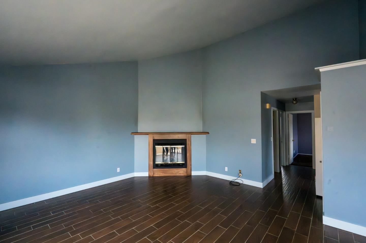 30 West San Joaquin Street 6