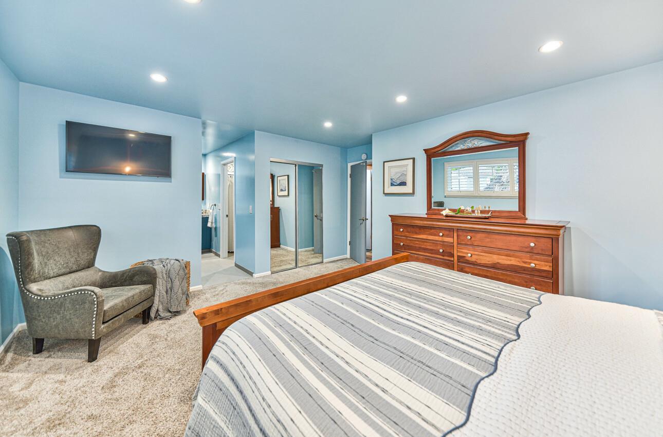 15095 Oak Hills Drive