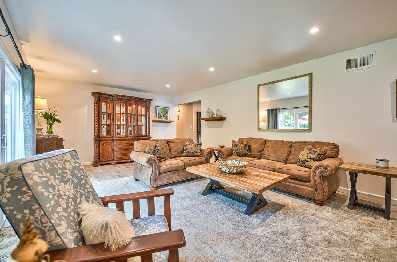 15095 Oak Hills Drive