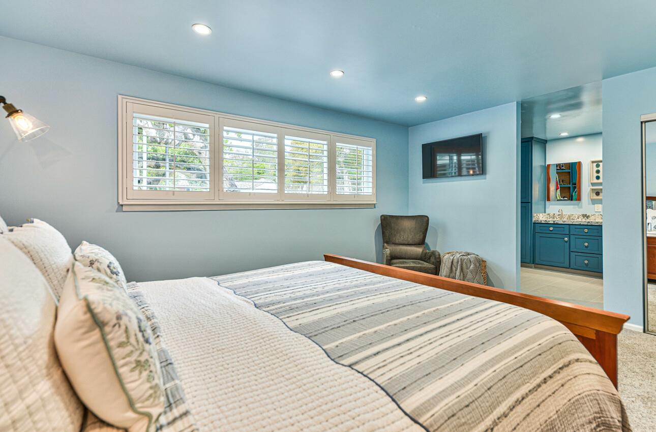 15095 Oak Hills Drive