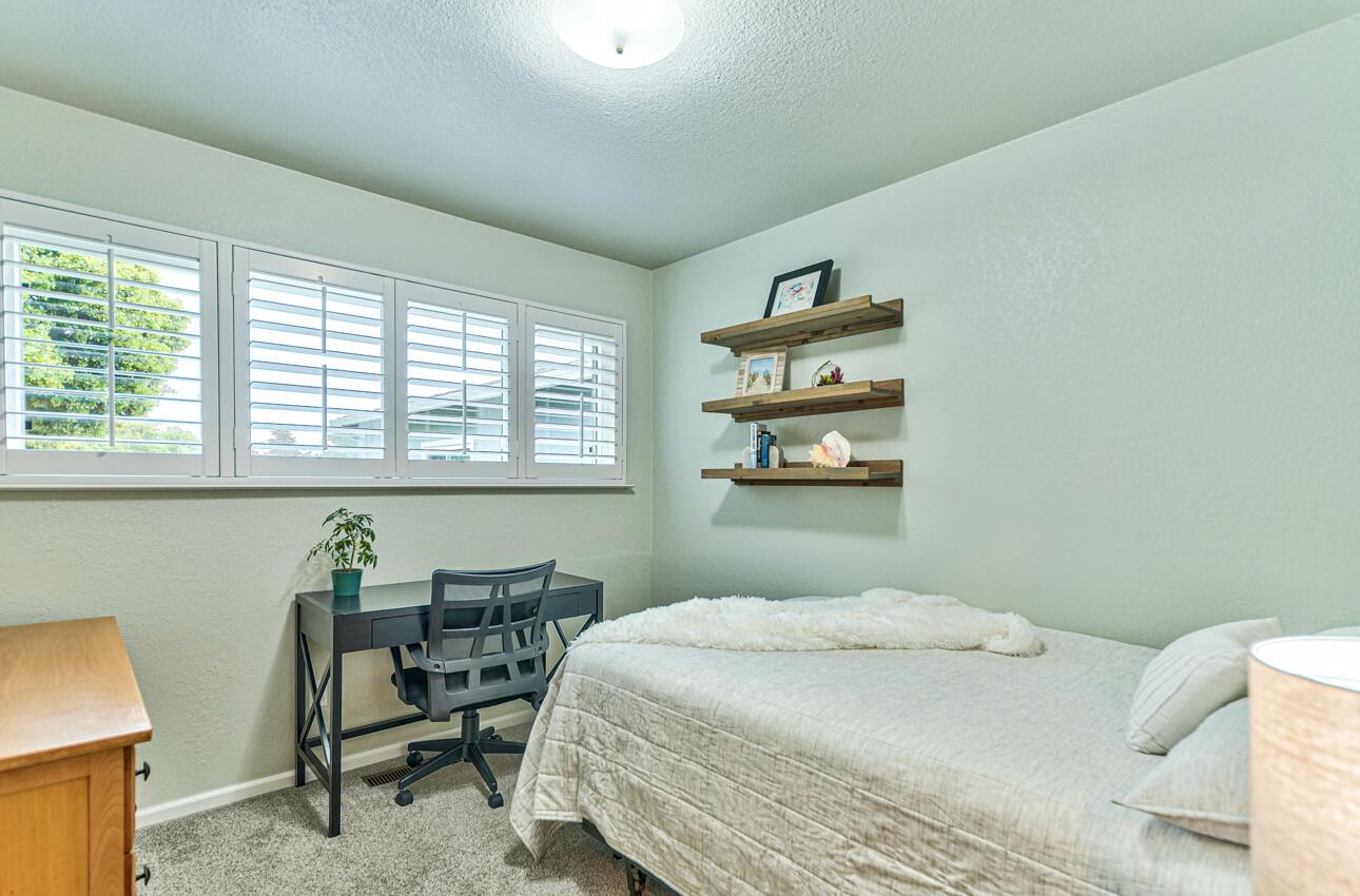 15095 Oak Hills Drive