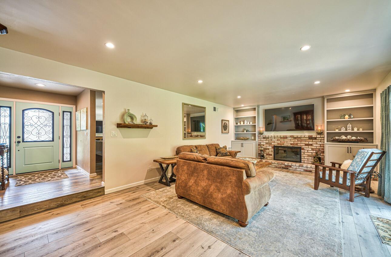 15095 Oak Hills Drive