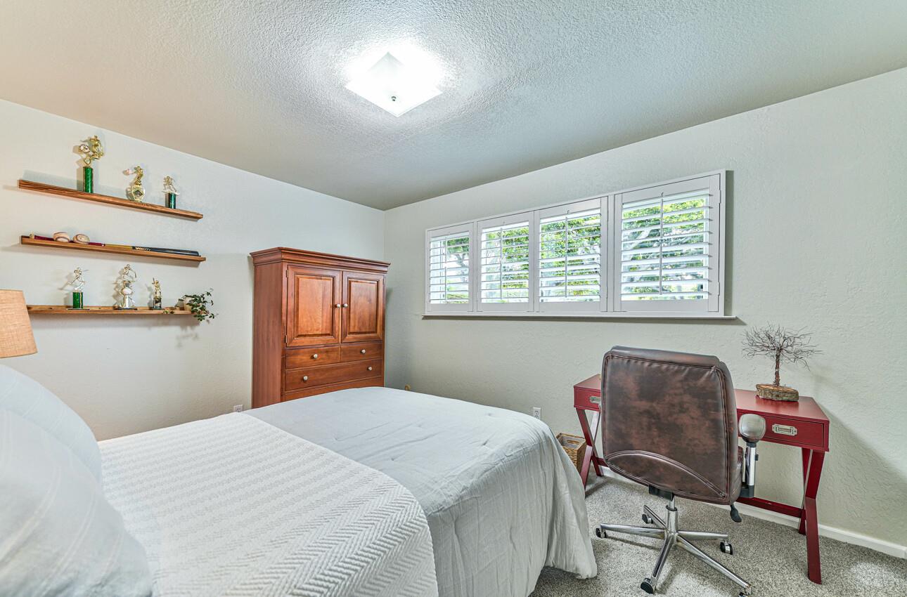 15095 Oak Hills Drive