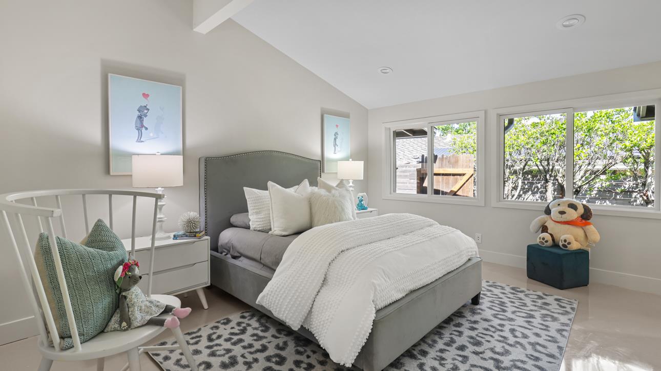831 La Mesa Drive