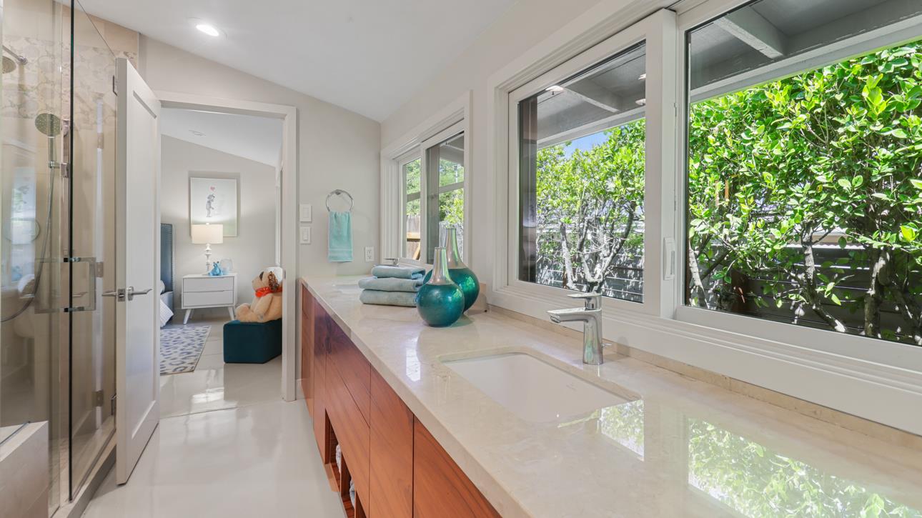 831 La Mesa Drive