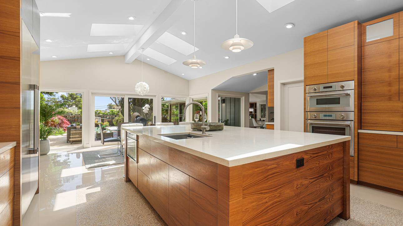 831 La Mesa Drive