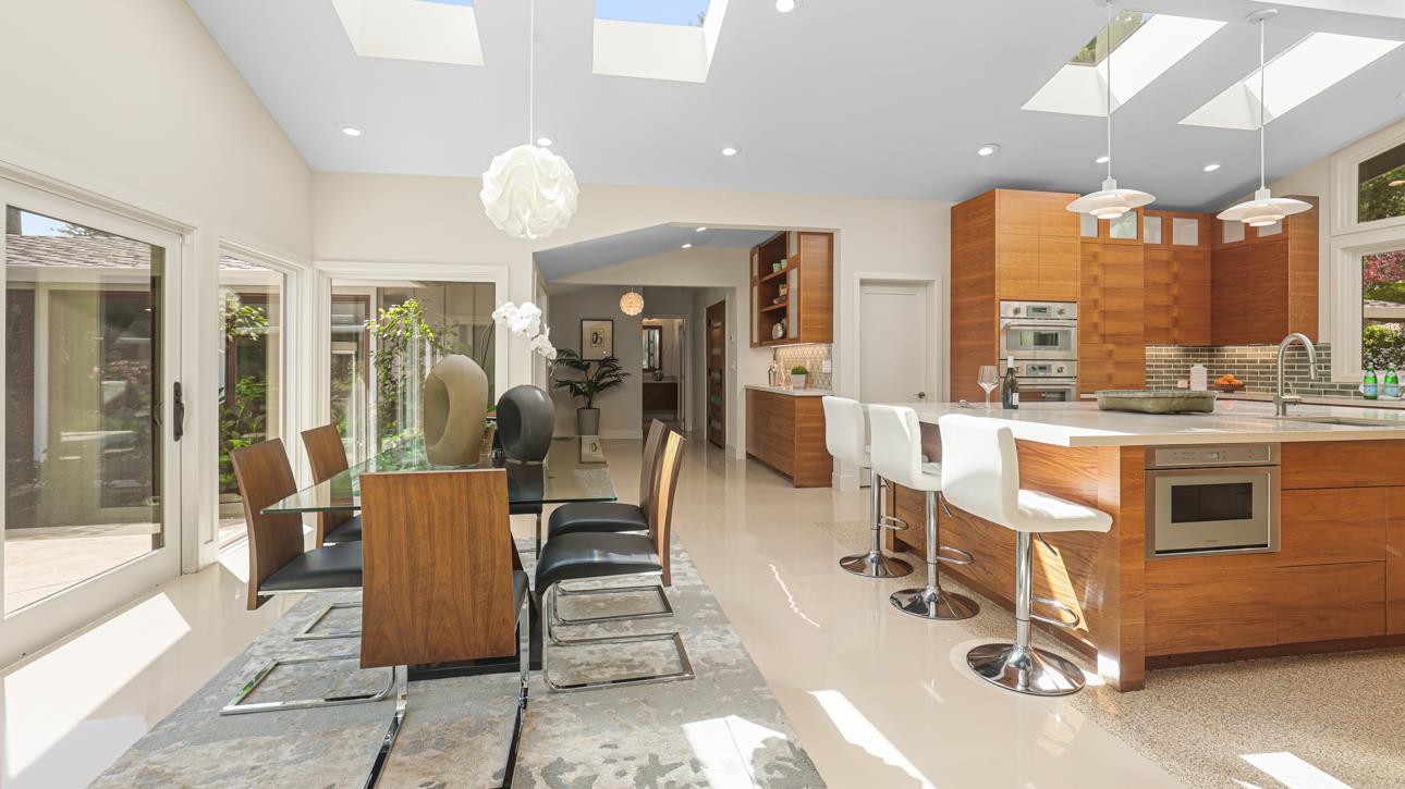 831 La Mesa Drive