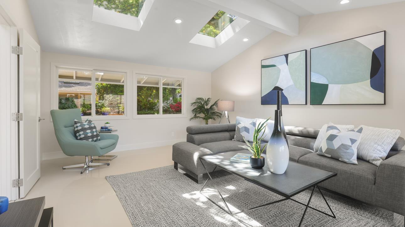 831 La Mesa Drive