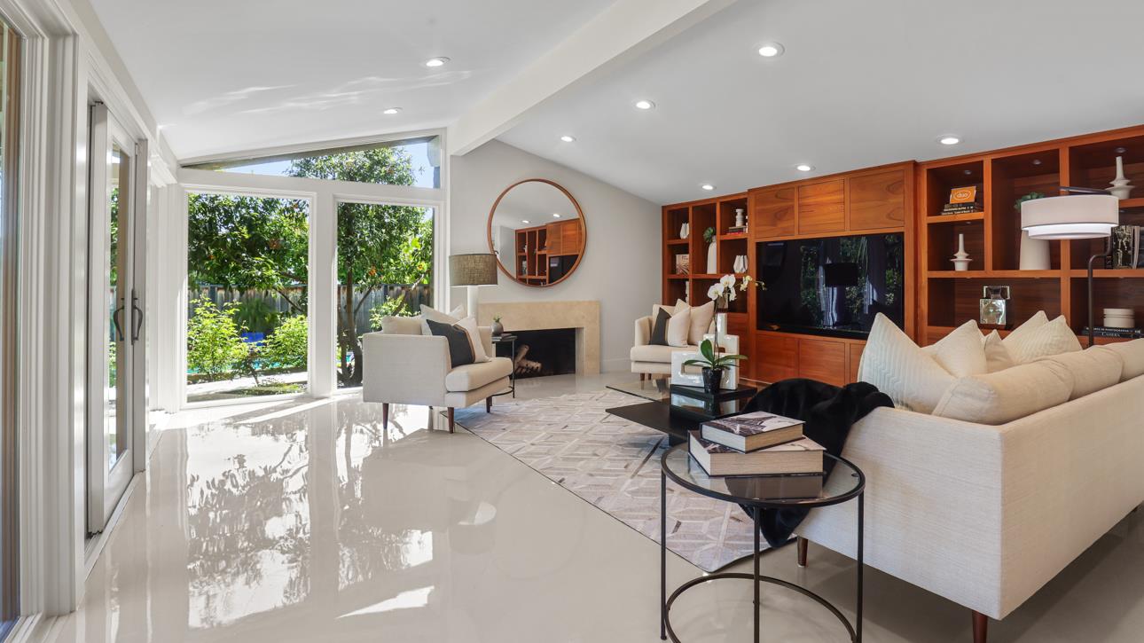 831 La Mesa Drive