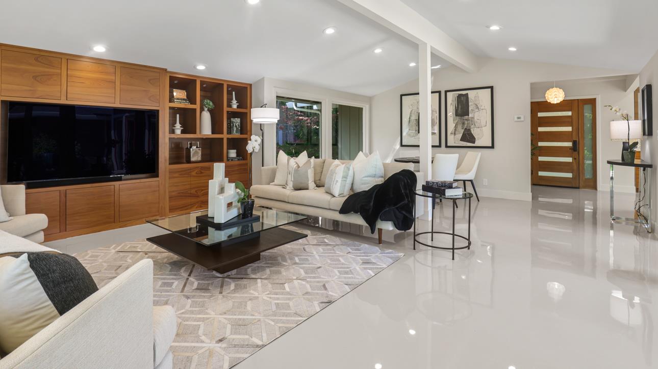 831 La Mesa Drive
