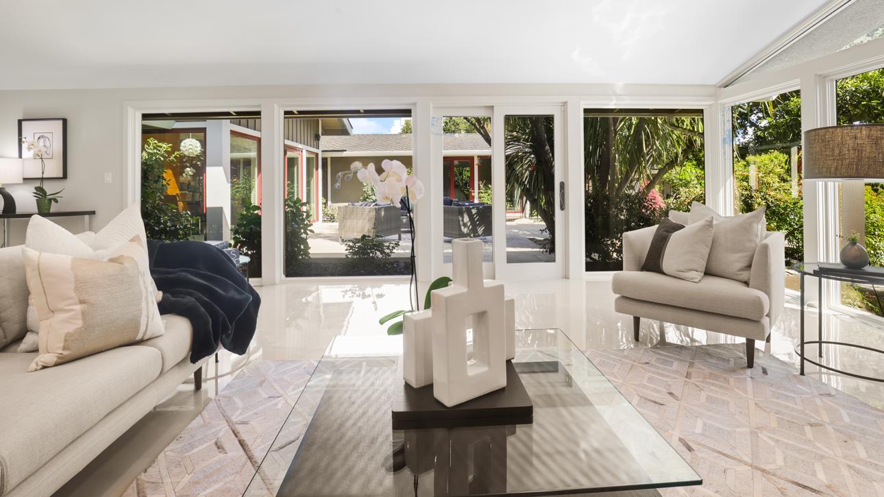 831 La Mesa Drive