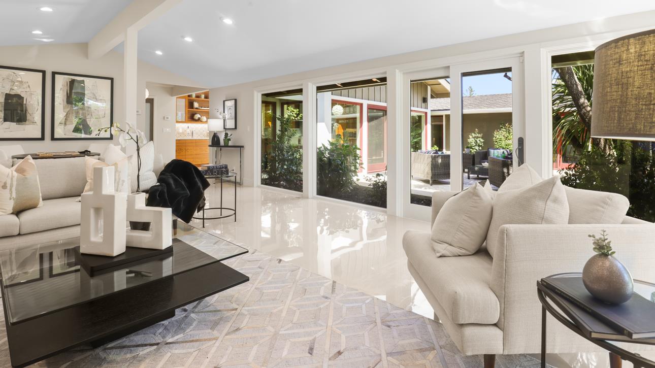 831 La Mesa Drive