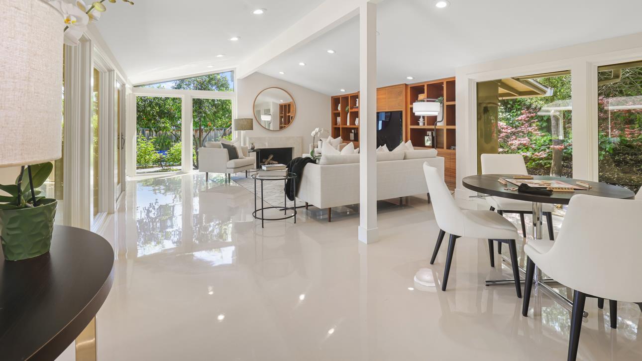 831 La Mesa Drive