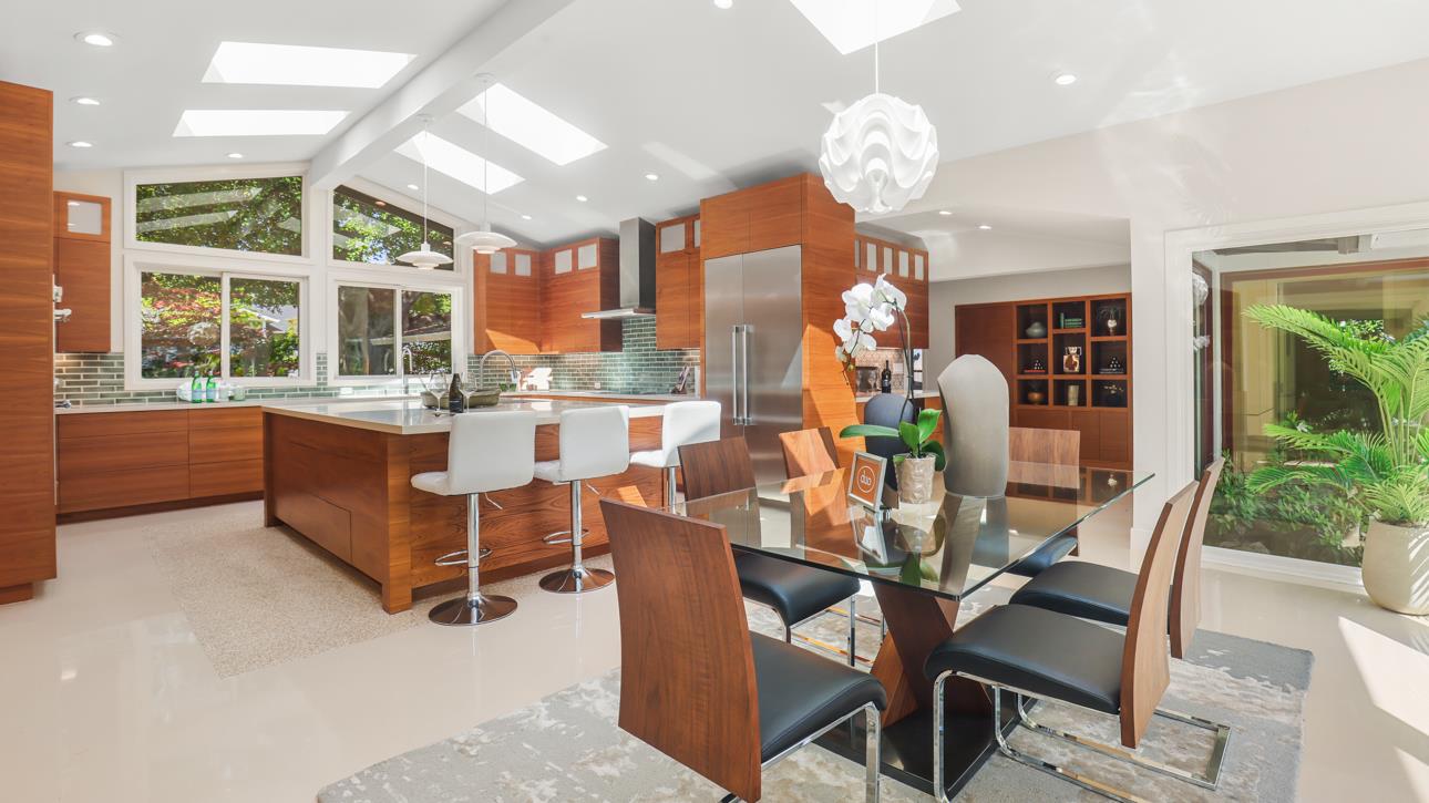 831 La Mesa Drive