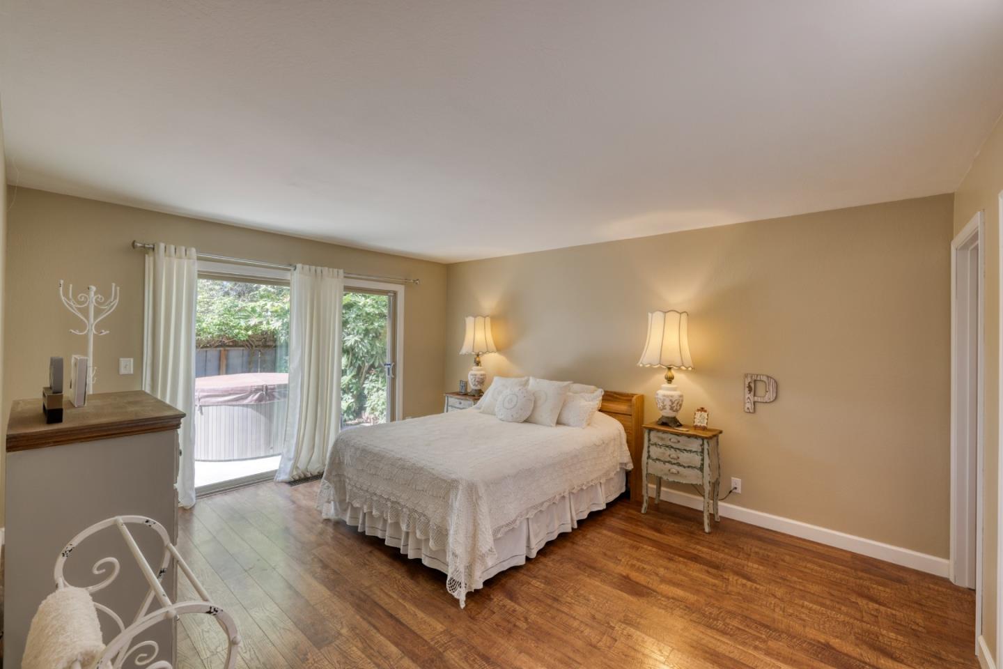 307 De La Vina Way